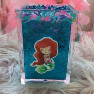 Kawaii makeup brush holder